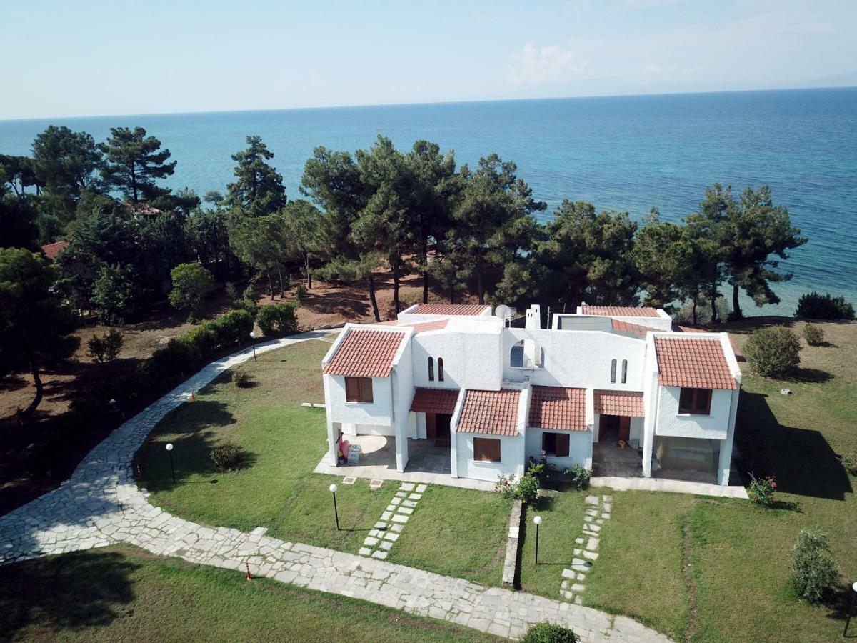 Summerday Villa Private Beach Nea Iraklia Exterior photo