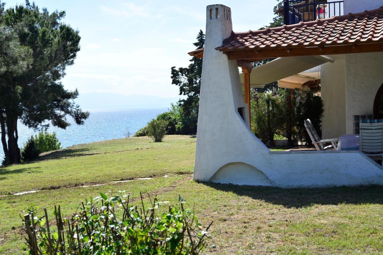 Summerday Villa Private Beach Nea Iraklia Exterior photo